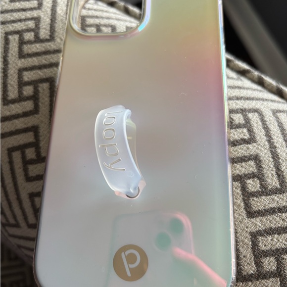 Iridescent loopy case - Picture 1 of 3